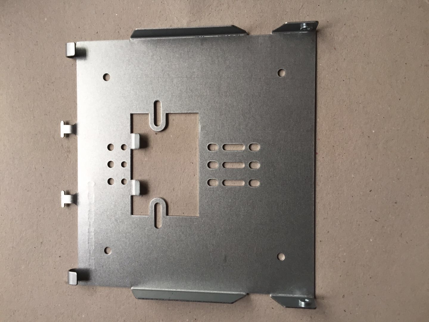 東莞五金沖壓件供應-生產廠家-批發(fā)-定制-打樣