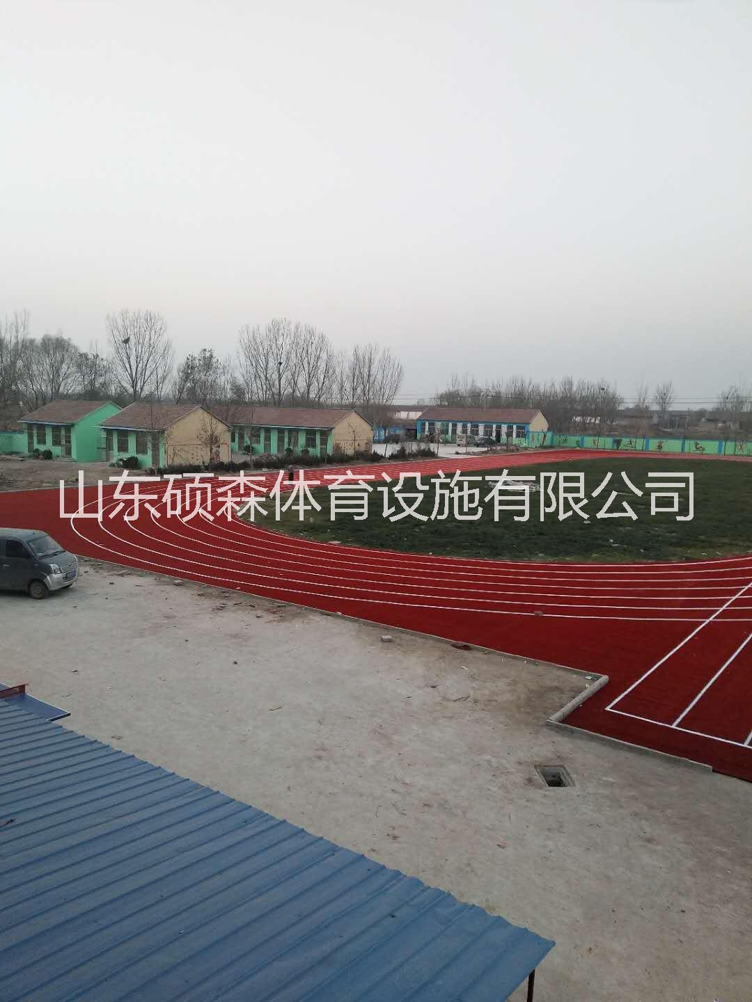 山東陵城區(qū)草坪跑道鋪設(shè)