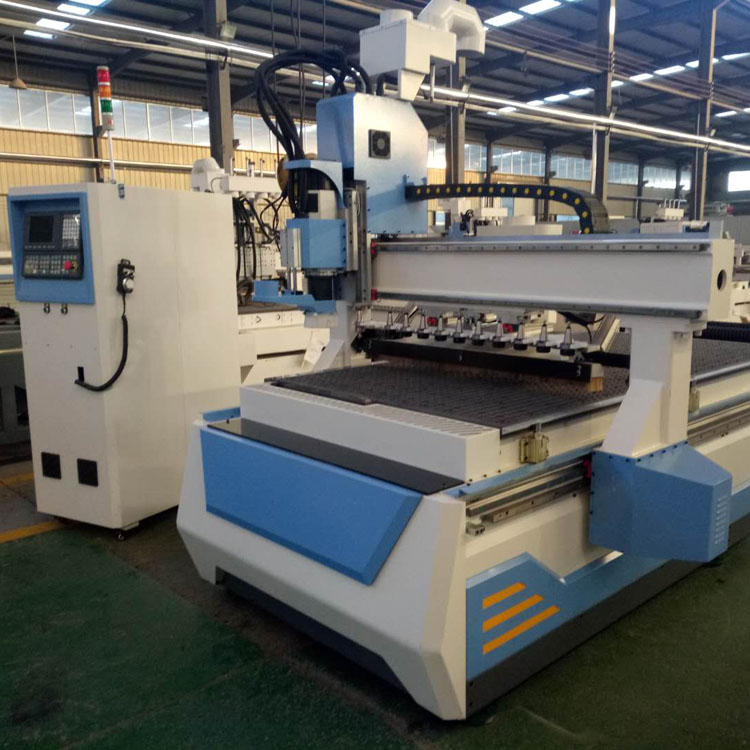 四工序開料機是打孔開料打孔一體機