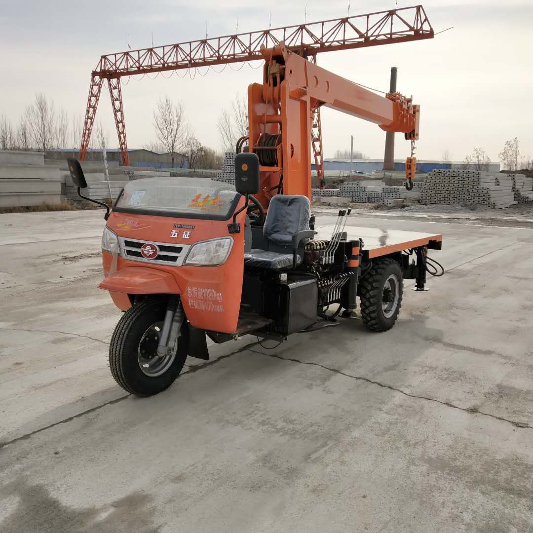 三輪拖拉機(jī)吊車 三輪吊車 拖拉機(jī)吊車 隨車吊車 三輪吊車廠家 三輪車吊車