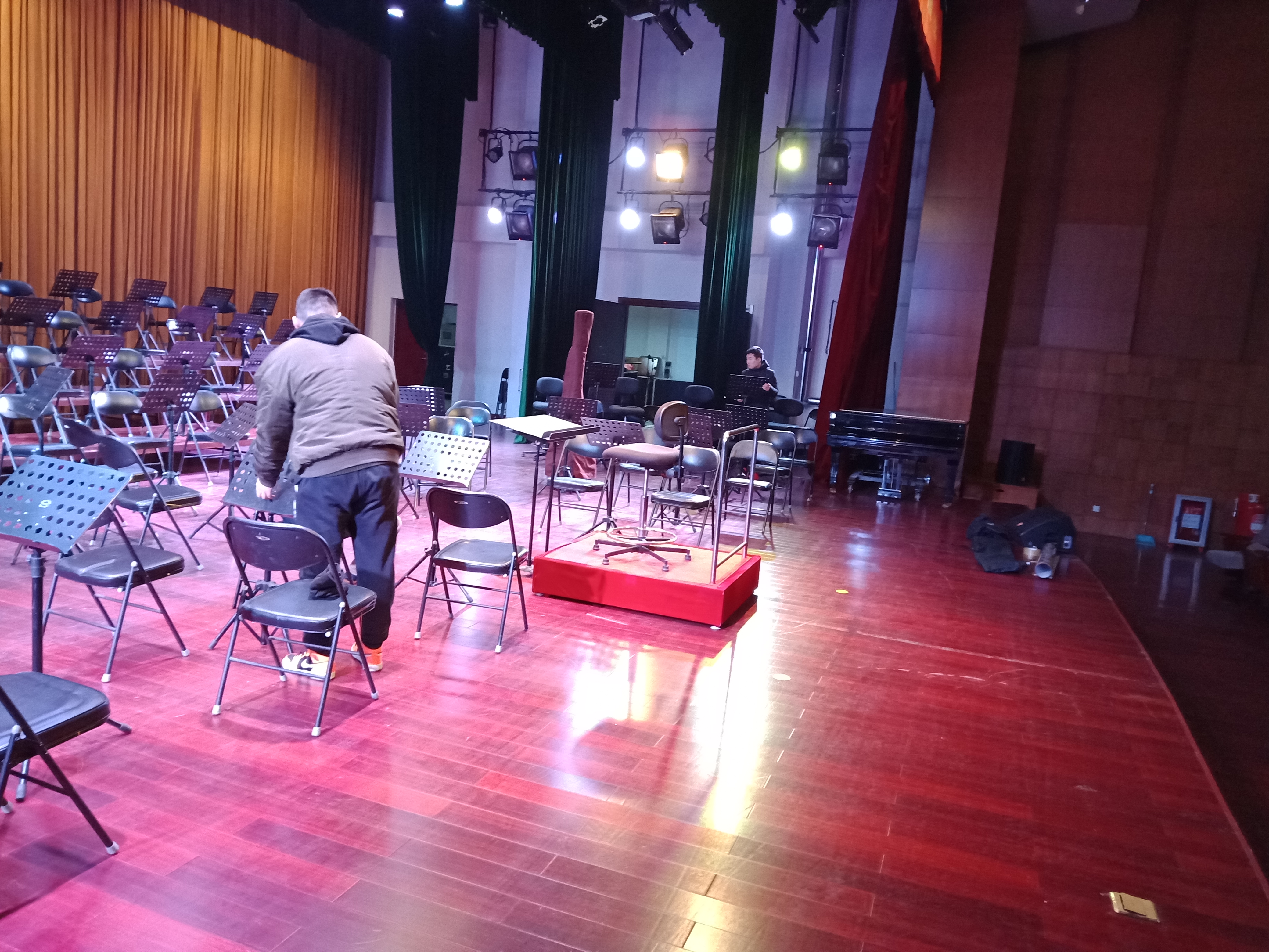 濟(jì)南演出樂器搬運(yùn)..公司搬家.鋼琴搬運(yùn).濟(jì)南萬泰搬家 15098925616