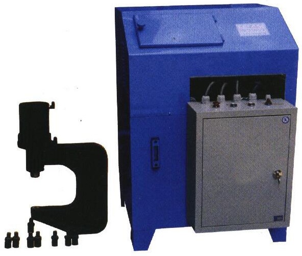 2019新款工業(yè)汽車大梁液壓鉚接機壓鉚機riveting machine