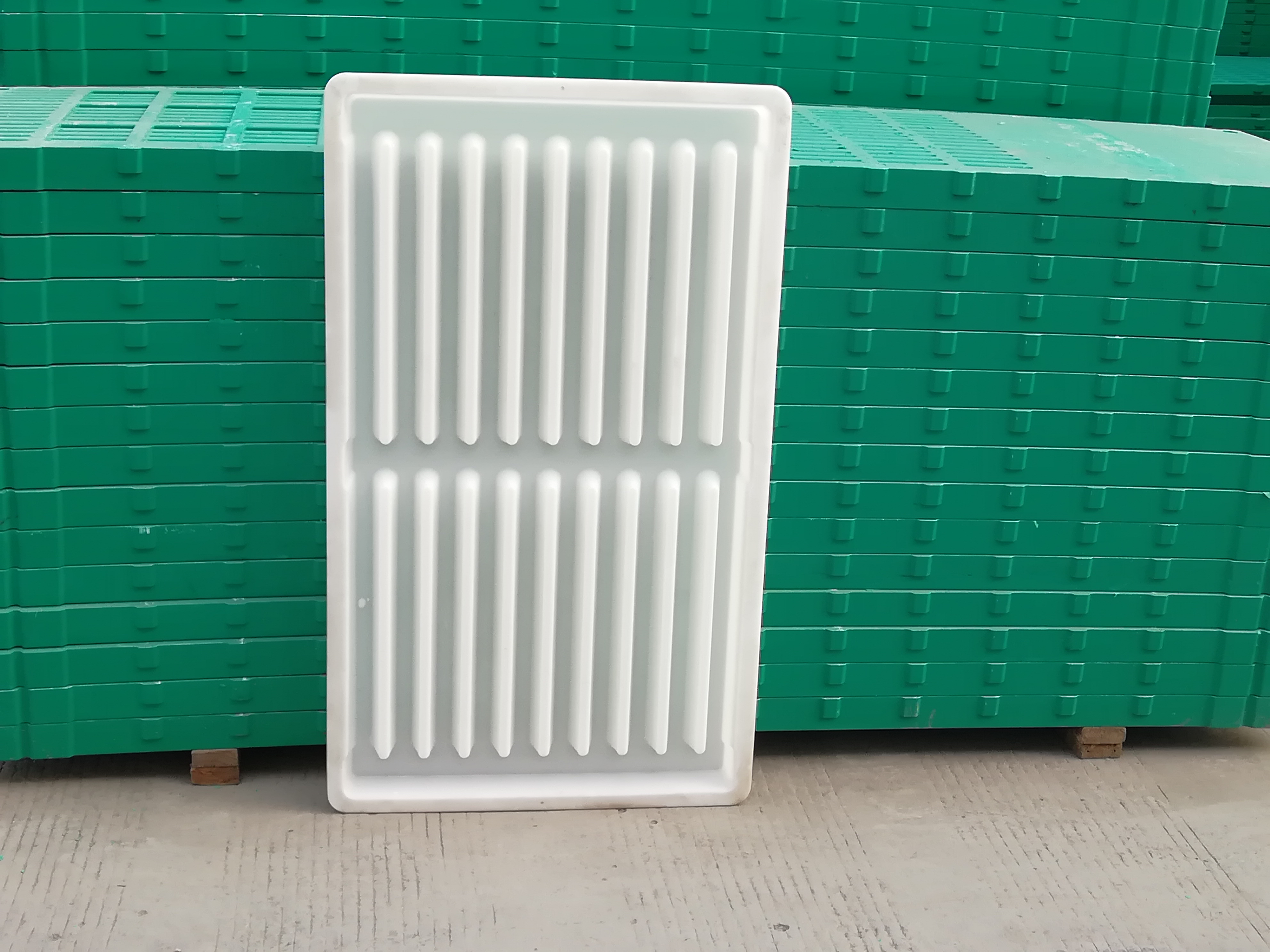 豬羊用水泥漏糞板模具的好處及規(guī)格