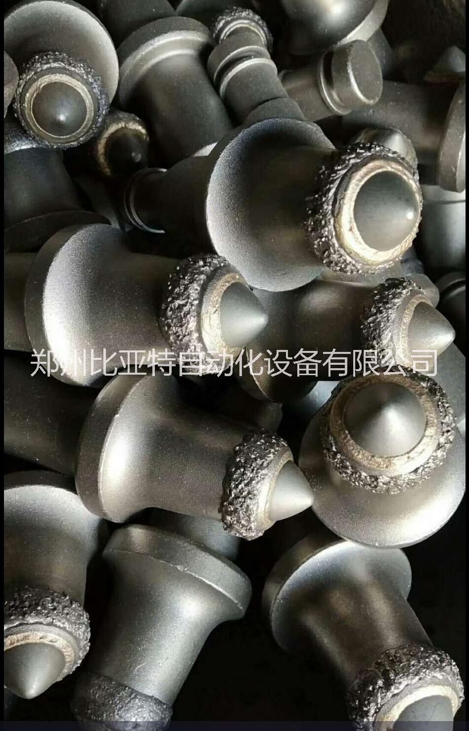 廠家直銷合金耐磨板焊接設(shè)備_合金顆粒耐磨堆焊設(shè)備