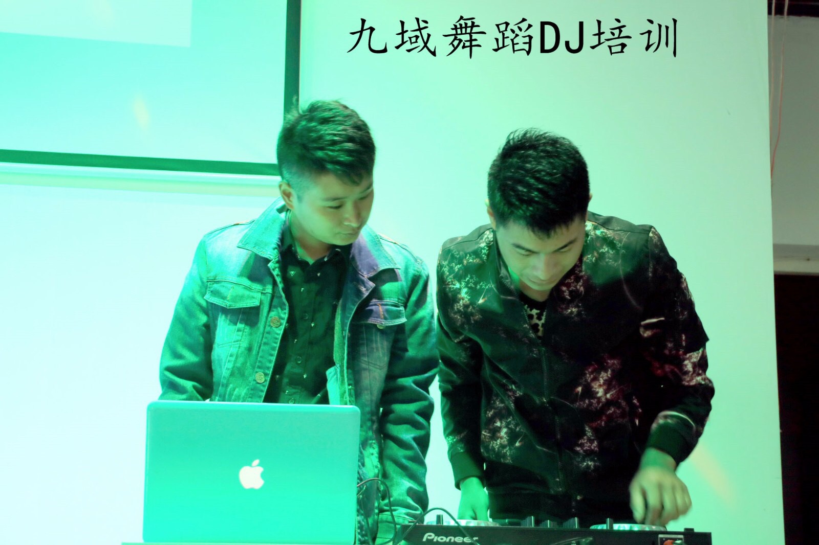 合肥哪里有DJ培訓(xùn)合肥哪里有教DJ合肥DJ培訓(xùn)一對一培訓(xùn)