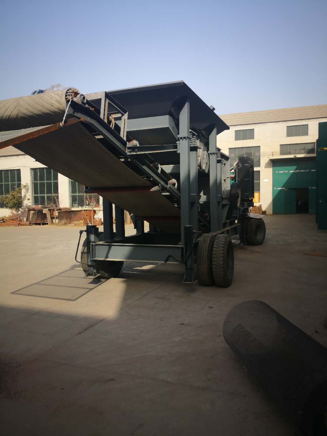 碎石機大型車載  礦山石料移動破碎機  移動式建筑垃圾破碎機  移動煤炭破碎機