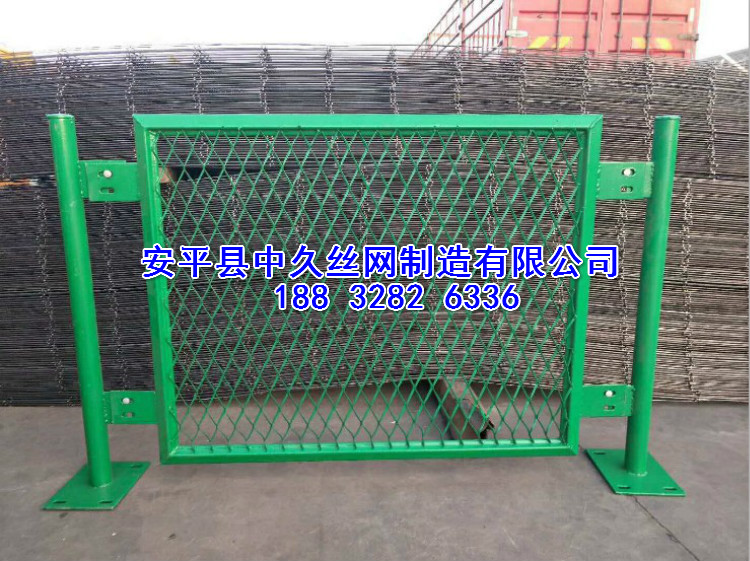 浸塑隔離網(wǎng)廠區(qū)鐵絲網(wǎng)圍欄框架隔離柵浸塑鐵絲網(wǎng)雙邊隔離圍欄  浸塑隔離網(wǎng)