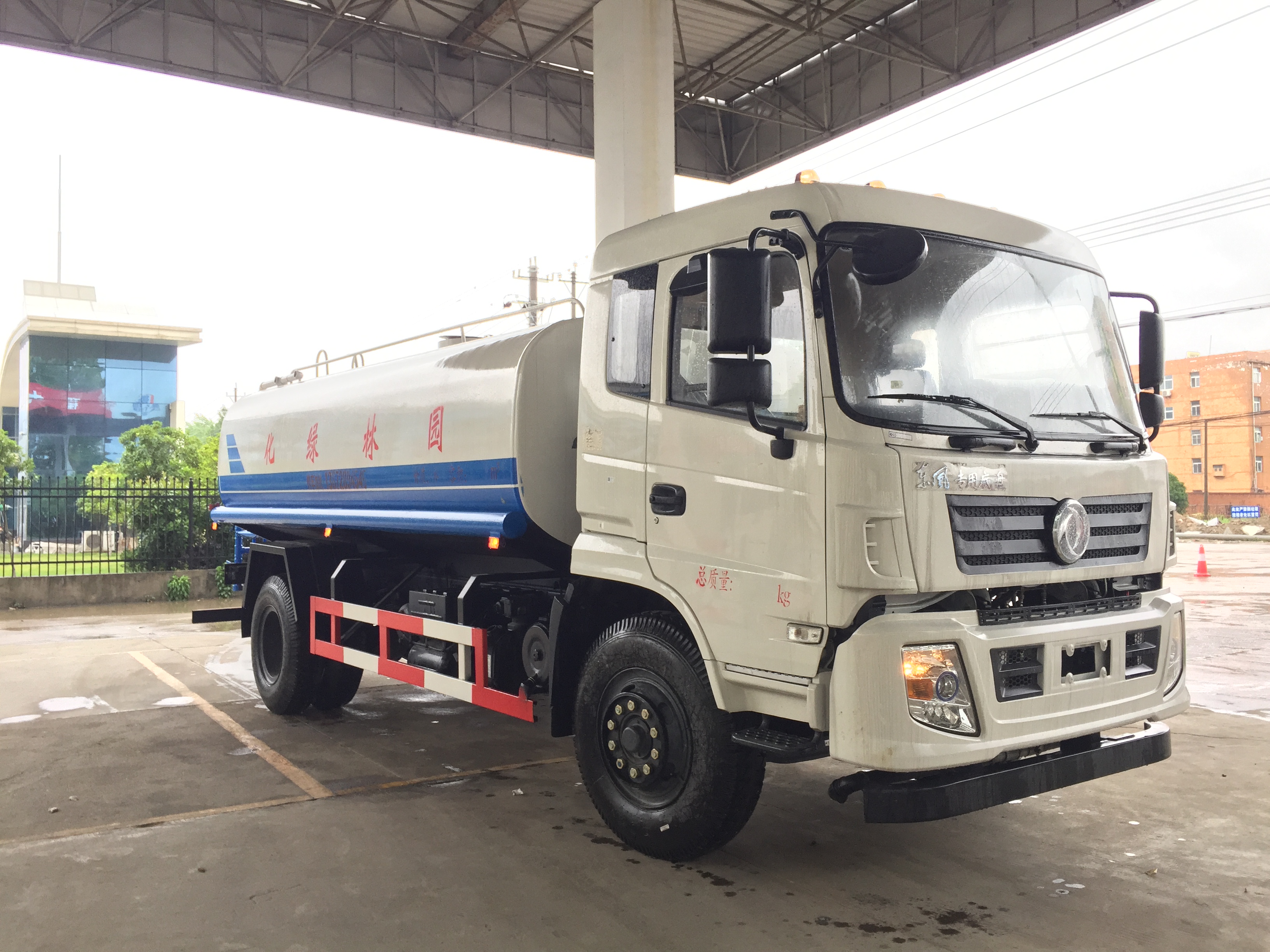 供應各品牌灑水車 東風3-20方灑水車廠家*