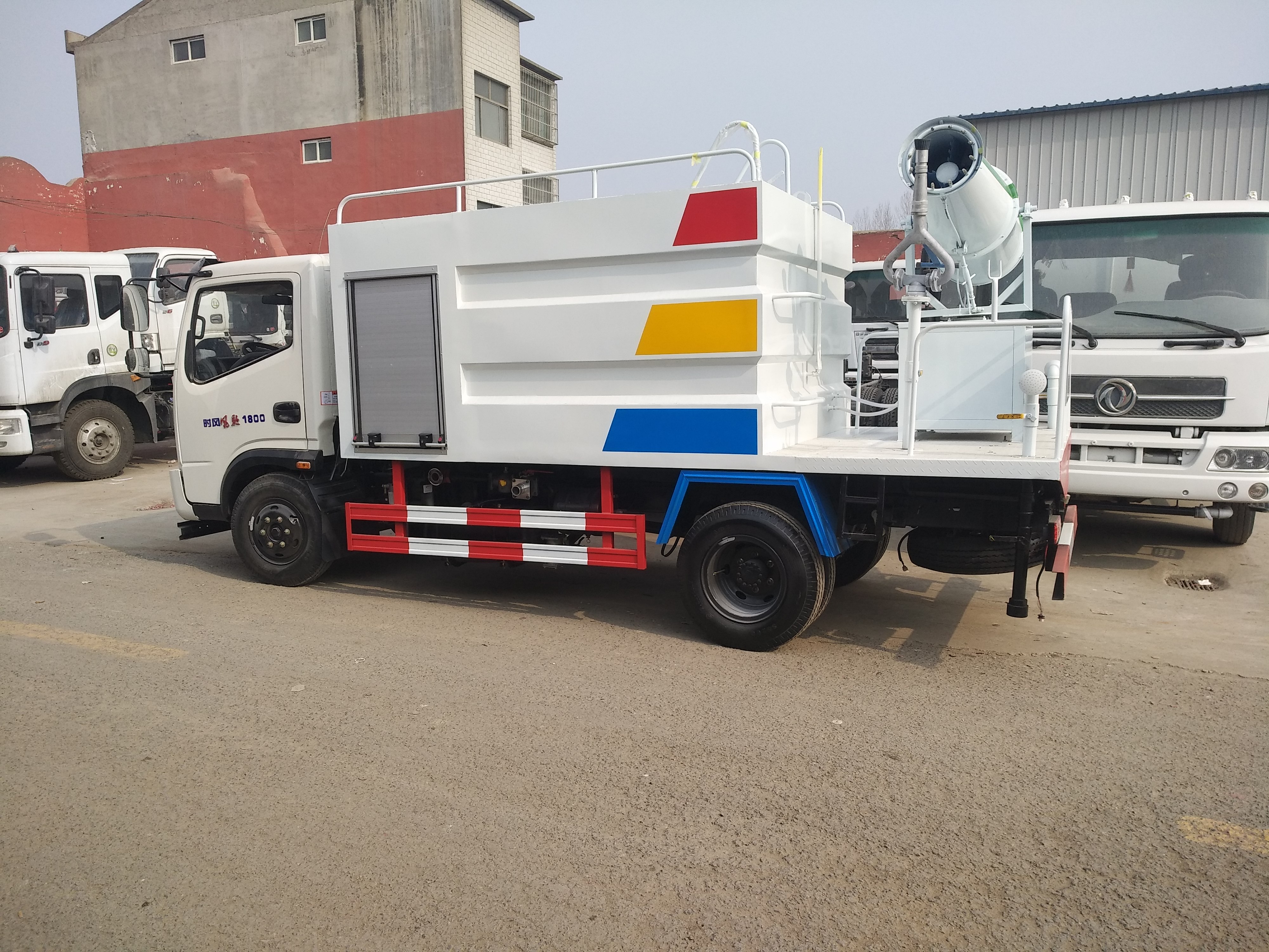 國五東風(fēng)多利卡灑水車