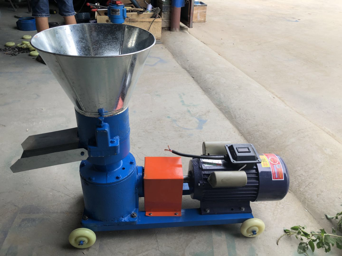 150型動(dòng)物飼料顆粒機(jī)哪個(gè)牌子好