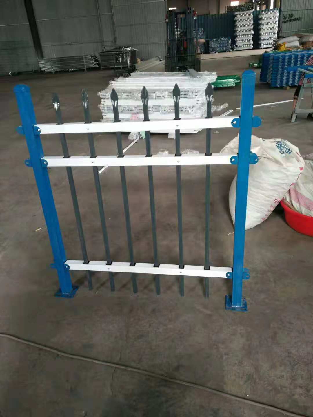 圍墻鋅鋼護欄 鋅鋼柵欄 鋅鋼護欄廠家 批發(fā)現(xiàn)貨道路護欄網(wǎng) 鐵藝圍欄廠區(qū)圍墻