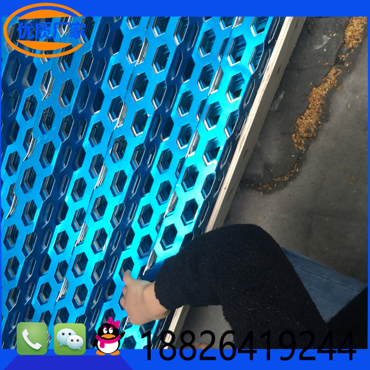 奧迪4S店企業(yè)形象奧迪4S店企業(yè)形象墻標(biāo)識牌墻身凹凸梯形穿孔鋁單板在哪訂購！ 奧迪4S店鋁孔板