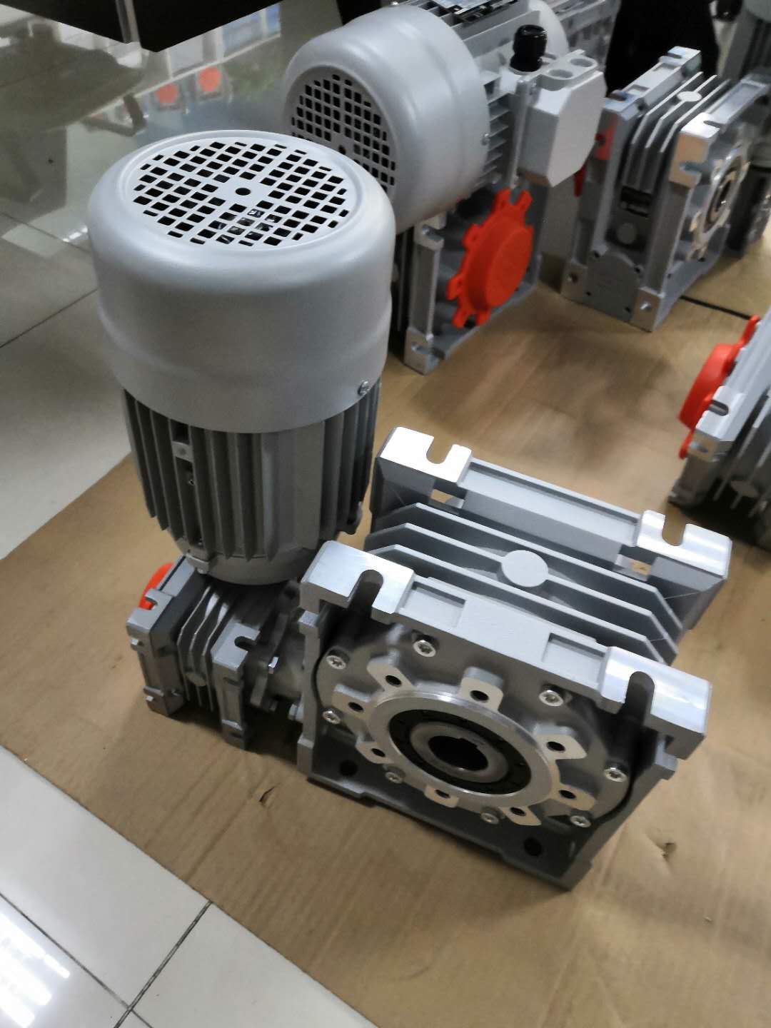 1.蝸輪蝸桿減速機(jī)CM130