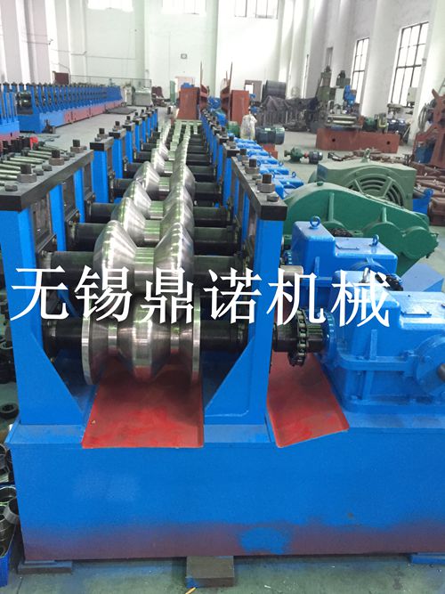 無錫三波護(hù)欄板設(shè)備，護(hù)欄板成型機(jī)，抗震支架生產(chǎn)線設(shè)備
