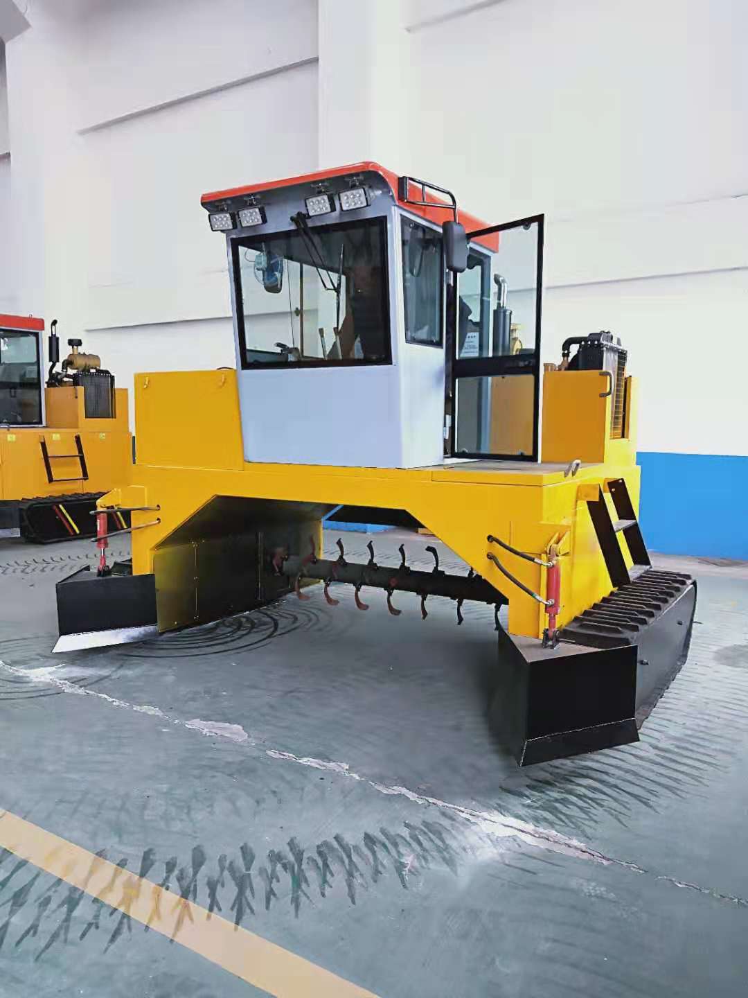 2600型履帶翻堆機-有機肥生產(chǎn)*設(shè)備 有機肥生產(chǎn)菌劑 發(fā)酵菌種