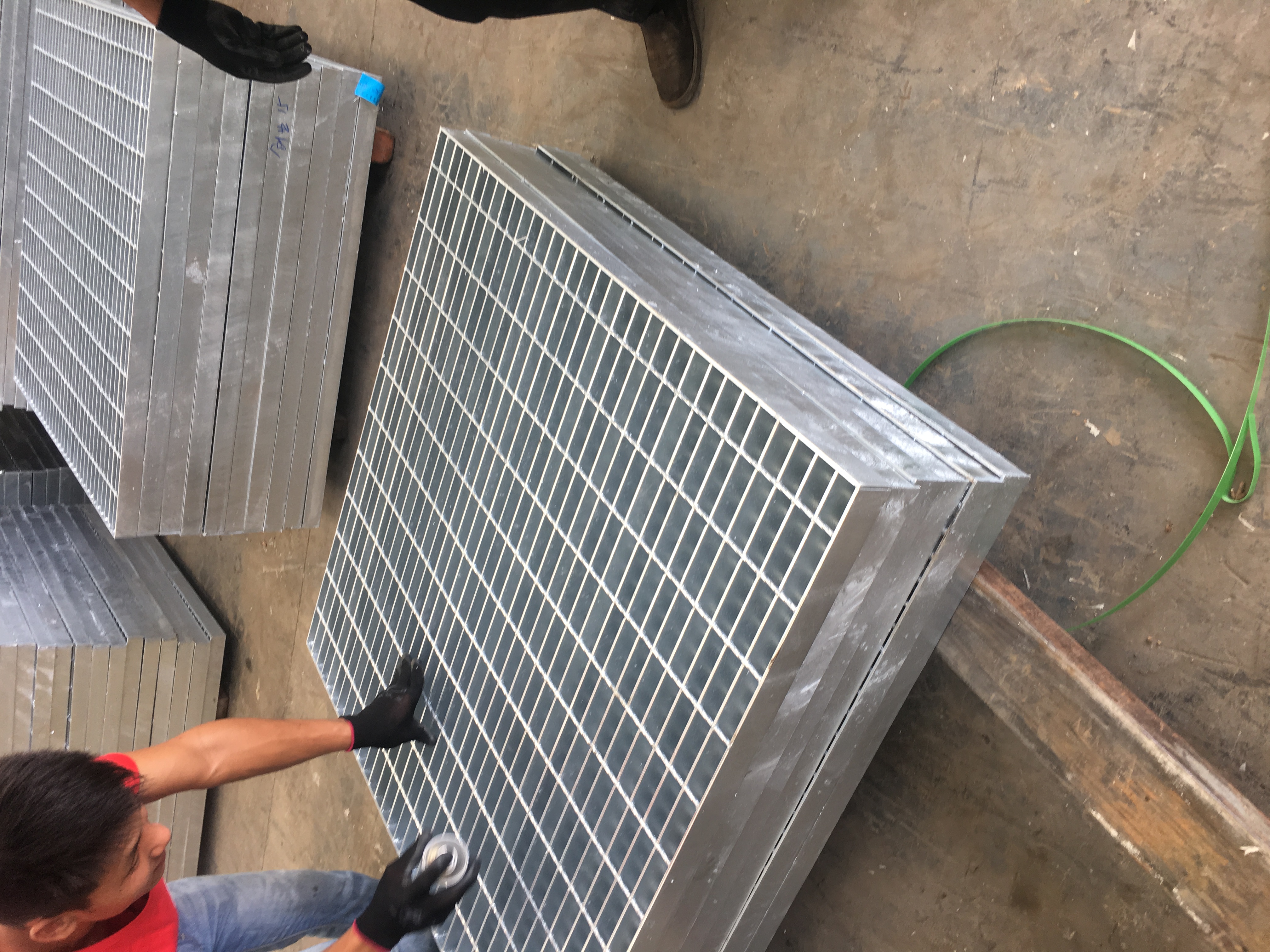 鍍鋅鋼格板-鍍鋅鋼格板廠家-億如鍍鋅鋼格板廠家直銷