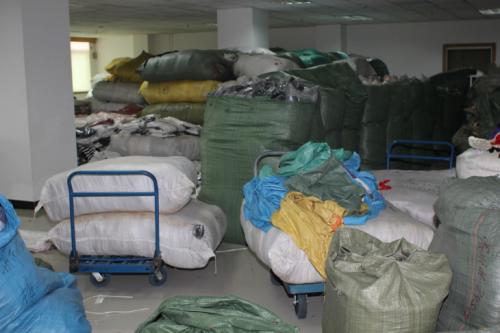 哪里收購庫存服裝尾貨，白云區(qū)專業(yè)收購廣州庫存服裝尾貨