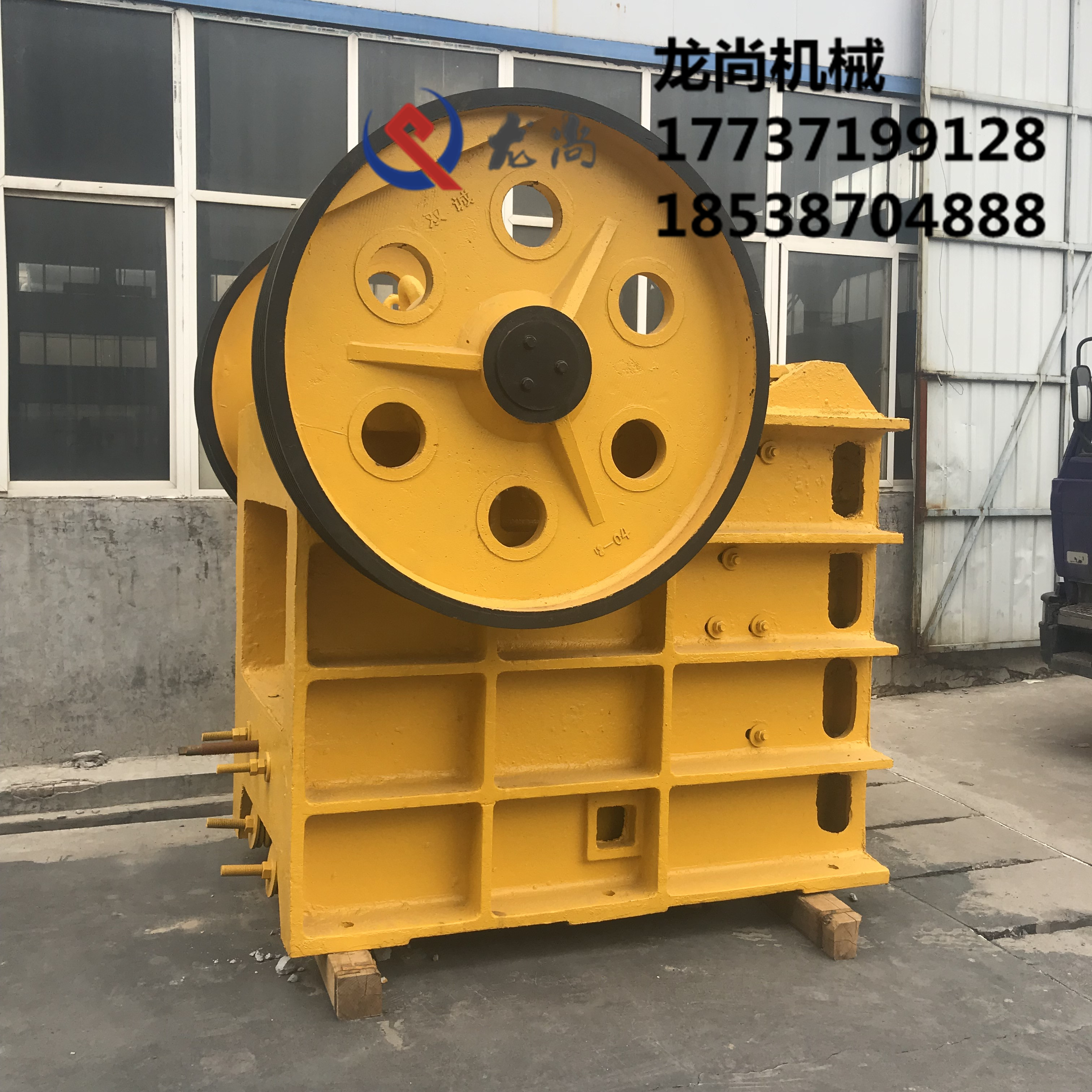 鄂式破碎機(jī) 優(yōu)質(zhì)鄂式破碎機(jī)廠家直銷 龍尚品質(zhì)保證