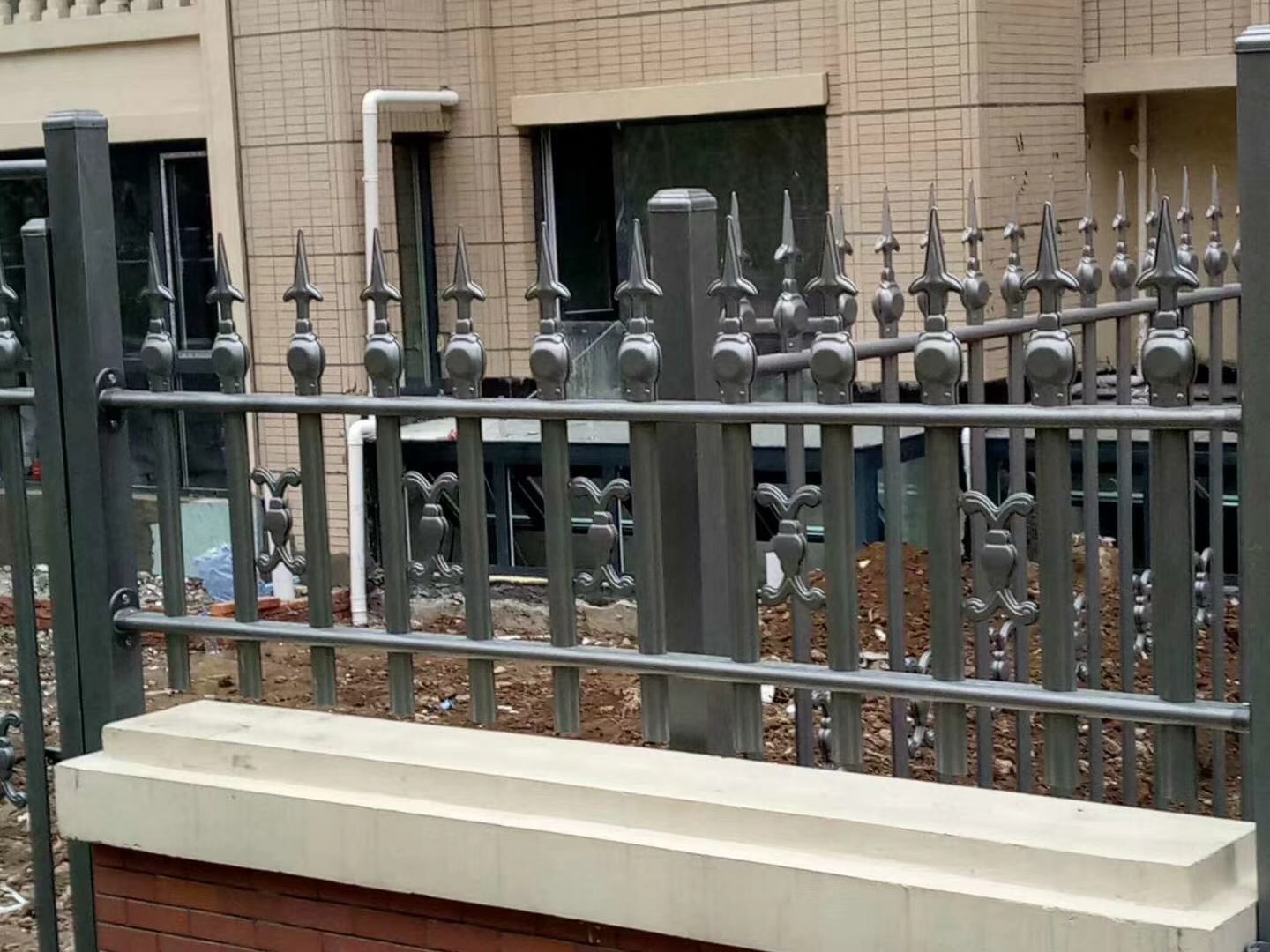 歐式護(hù)欄小區(qū)護(hù)欄網(wǎng) 鋅鋼圍欄鋁藝欄桿庭院護(hù)欄網(wǎng)小區(qū)護(hù)欄鋅鋼護(hù)欄 鋅鋼庭院護(hù)欄