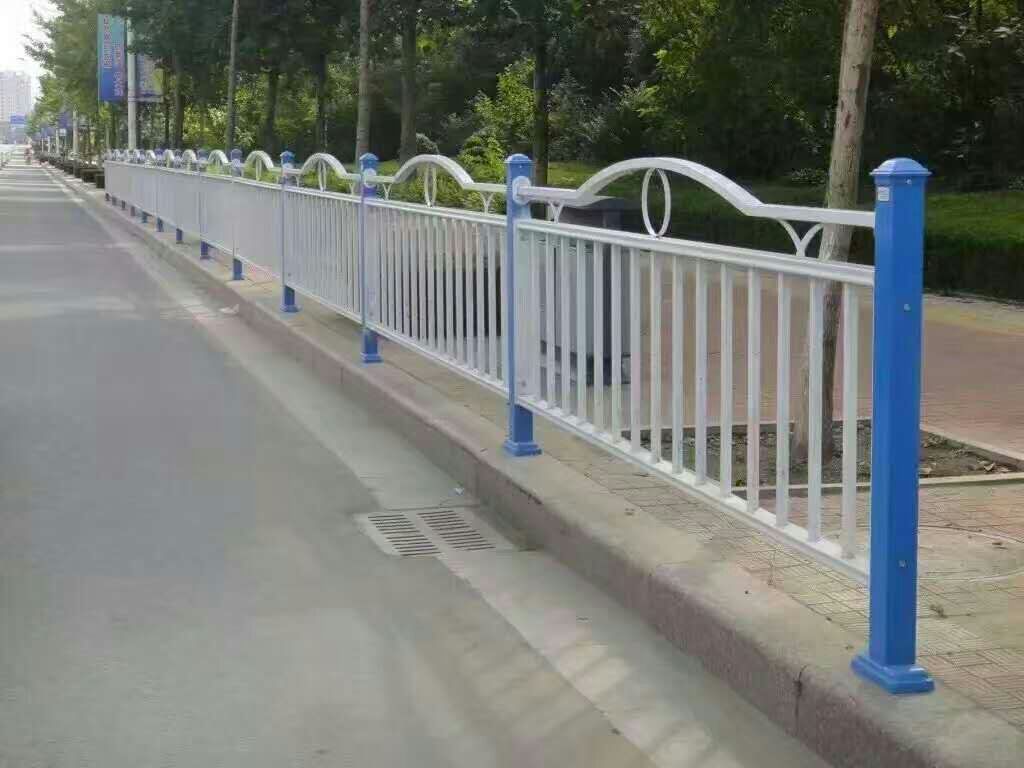 鋅鋼道路護(hù)欄廠家-供應(yīng)商