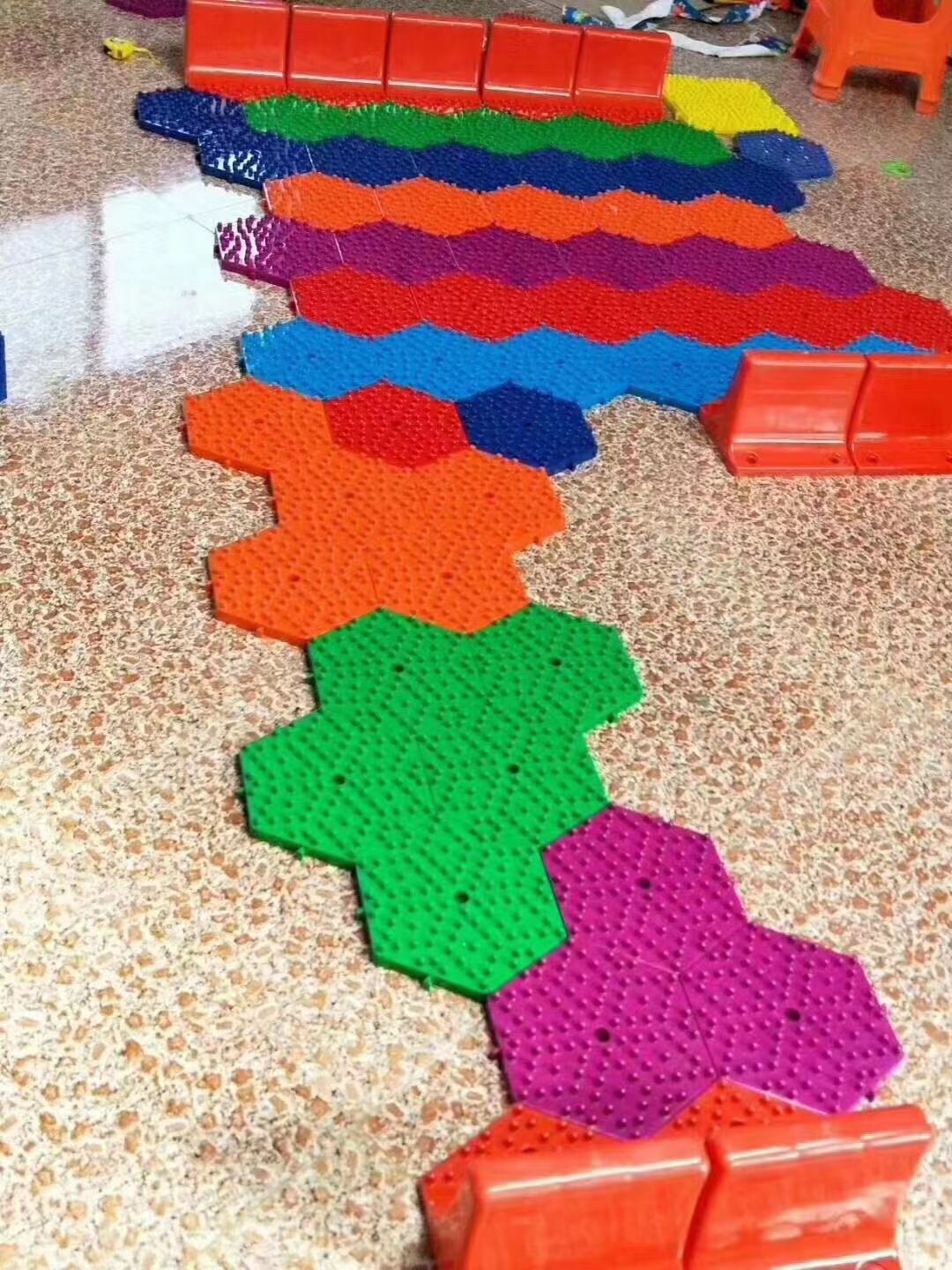 大型旱雪滑道制作公司七彩旱雪滑道出租出售