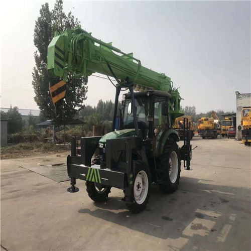 貴州廠家*四驅(qū)型拖拉機吊車 拖拉機起重機 可加工定制
