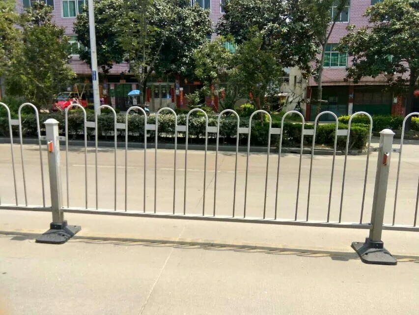 明朗京式護欄 u型護欄 道路隔離欄 公路交通護欄 馬路隔離 隔離欄 隔離桿