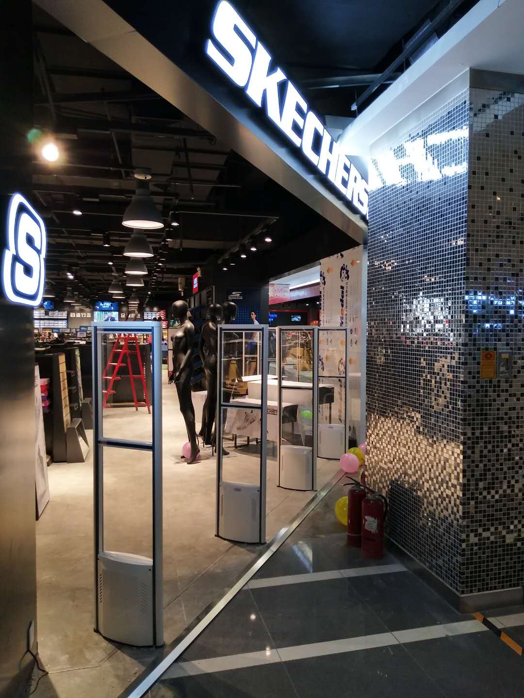 內(nèi)蒙服裝店防盜器上門安裝及售后