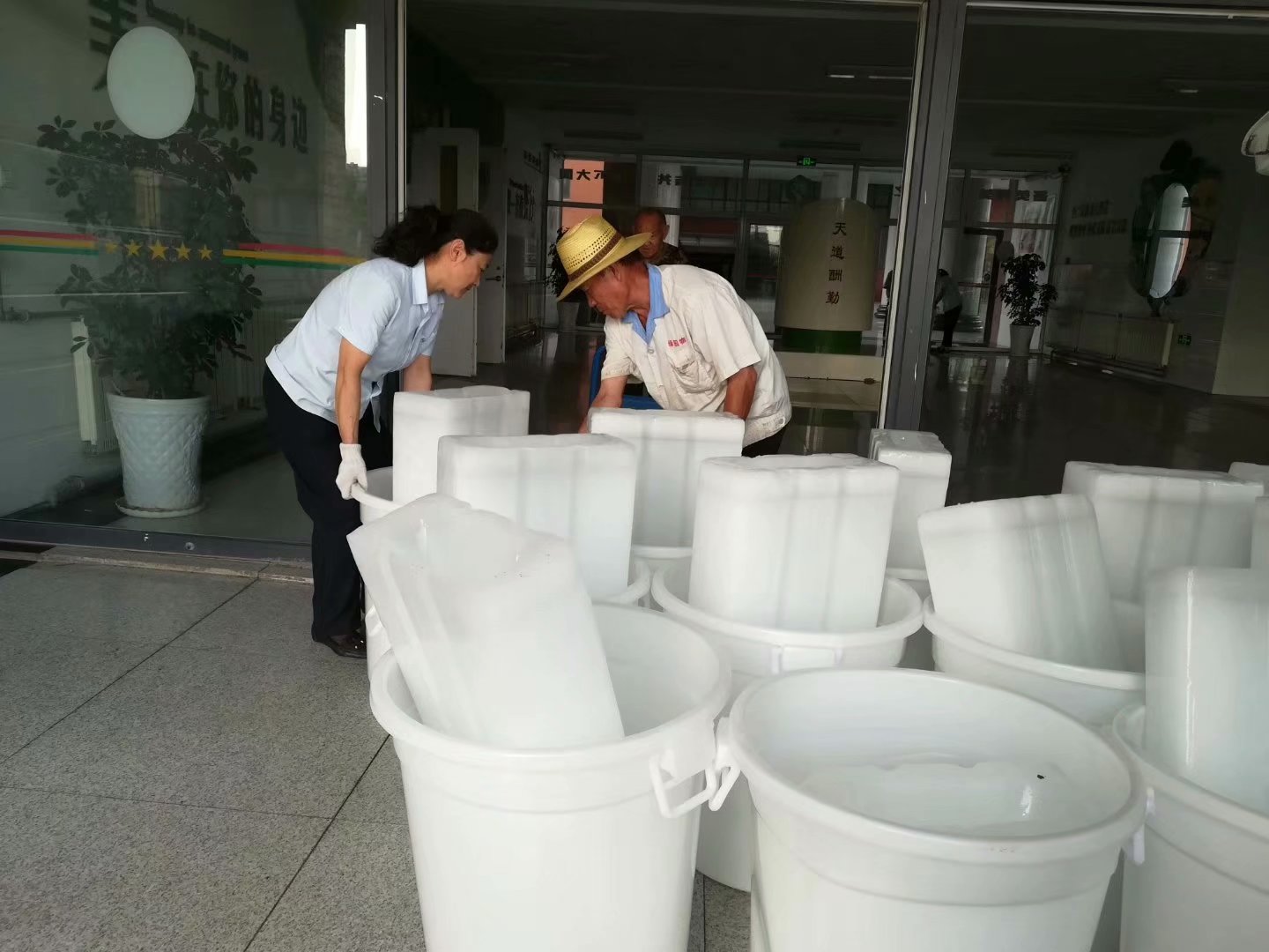 山東優(yōu)質(zhì)工業(yè)降溫冰塊，冰力十足_冰塊廠家直銷