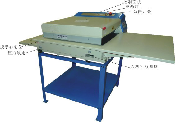 廠家直銷(xiāo)大型粘合定型機(jī) 500GS自動(dòng)調(diào)帶粘合機(jī) 3300縮水定型機(jī) 粘樸機(jī) 深圳市藝大服裝機(jī)械設(shè)備有限公司