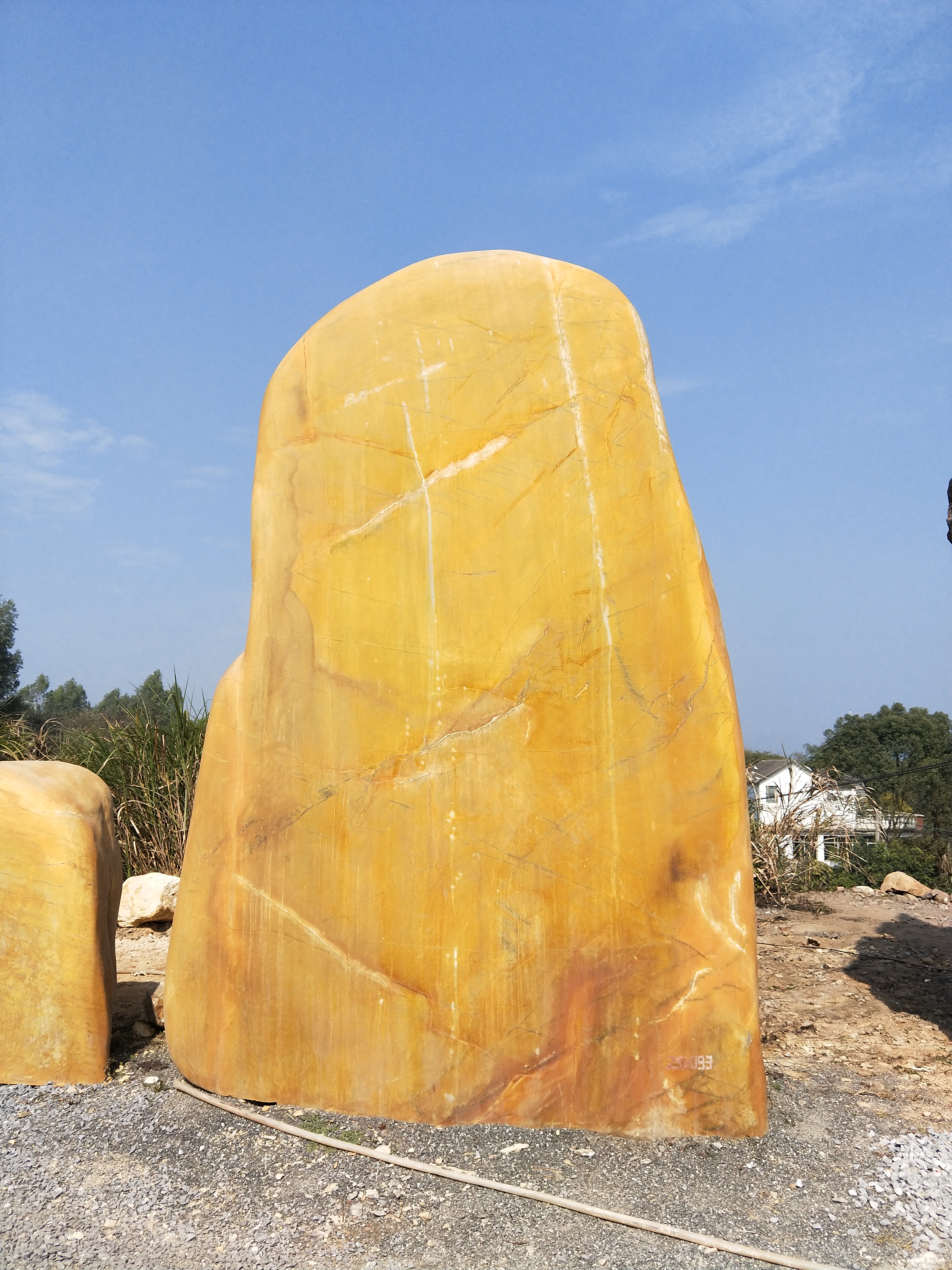 沈陽美麗鄉(xiāng)村石 園林景觀石采購草坪石英石太湖石