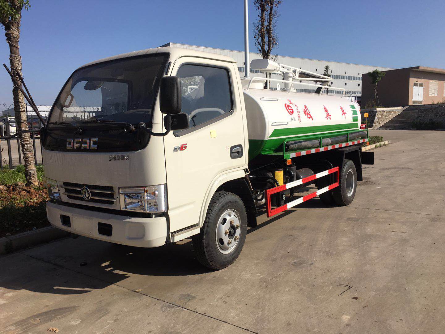 小型藍(lán)牌吸糞車(chē)能拉多少噸，小型藍(lán)牌吸糞車(chē)廠家多少錢(qián)