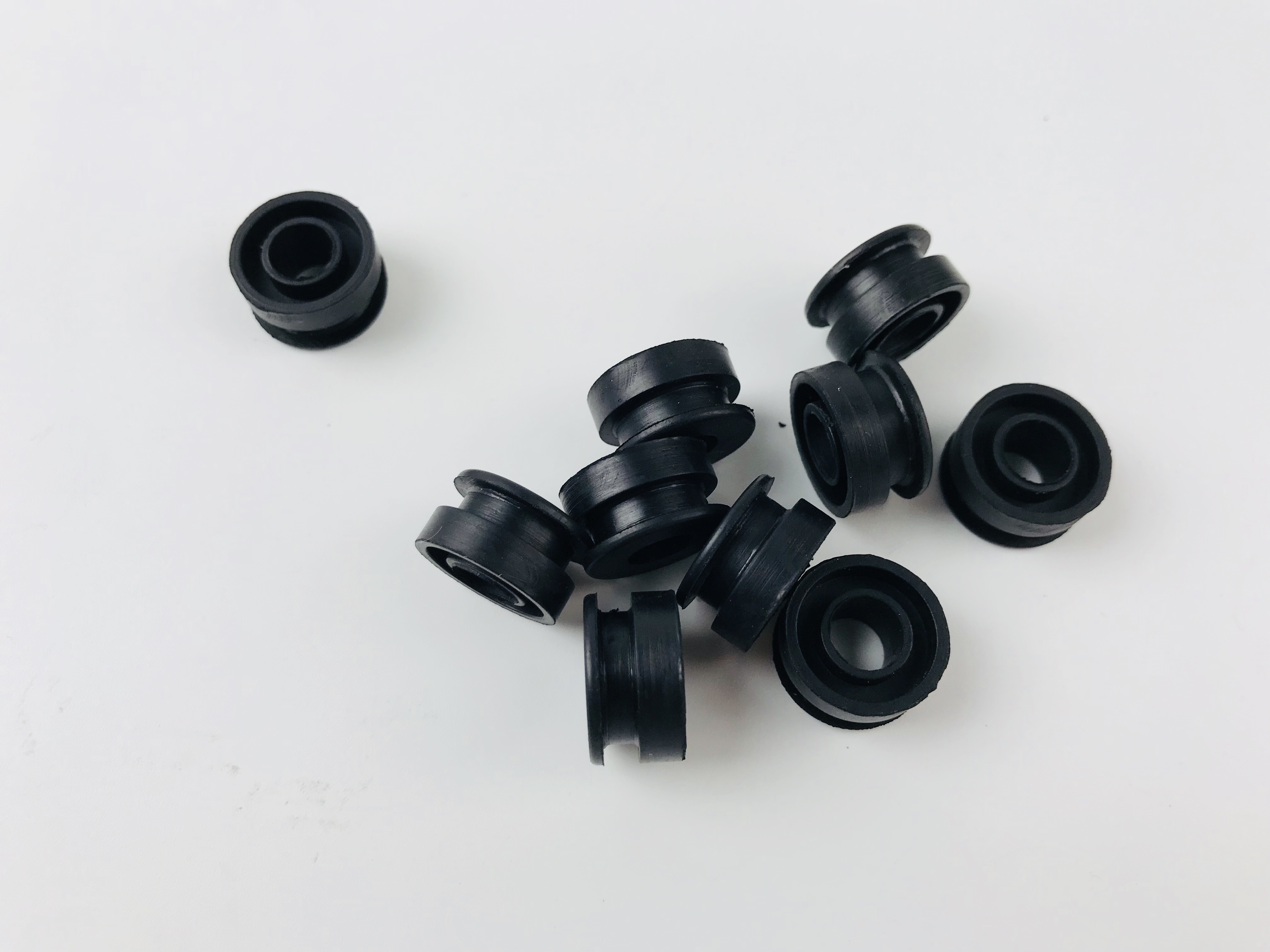 廣東生產(chǎn)耐磨橡膠防滑墊廠家 規(guī)格型號(hào)耐磨橡膠減震墊批發(fā)價(jià)格