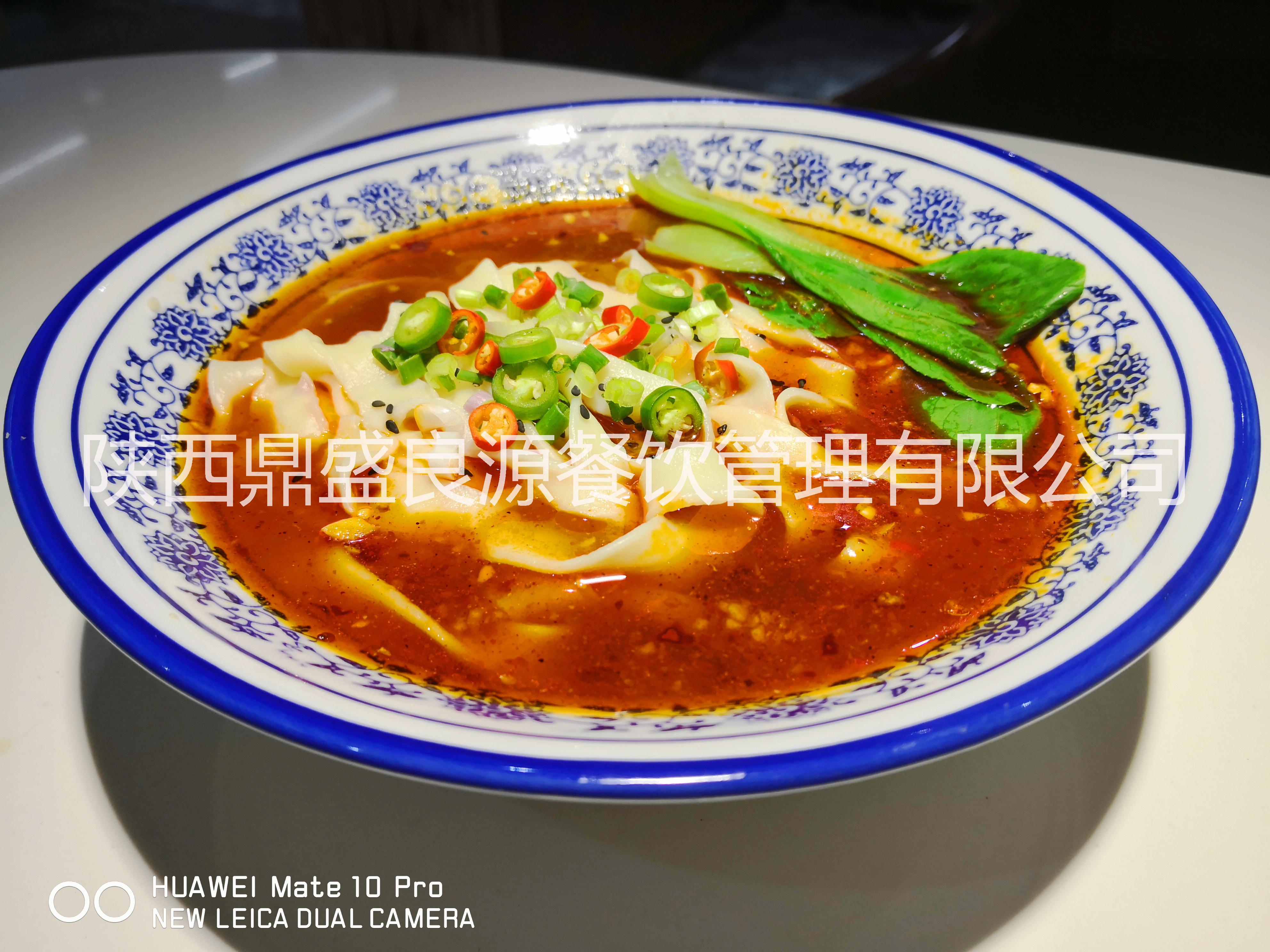 特色街邊烤冷涼培訓(xùn)教學(xué)，總部開店支持， 烤涼面