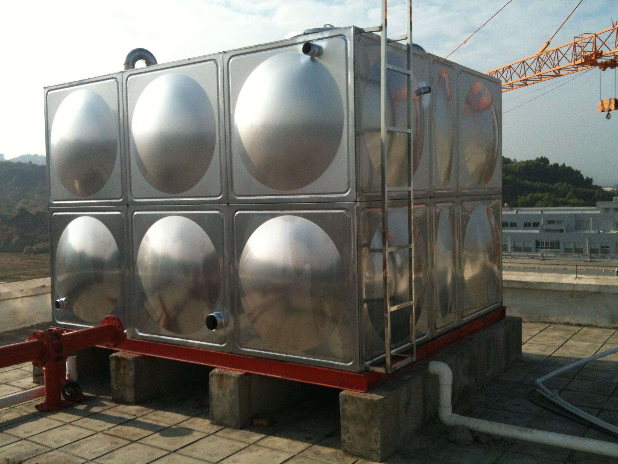 供應(yīng)湖南長沙不銹鋼保溫水箱 聚氨酯保溫水箱 華崛不銹鋼水箱廠