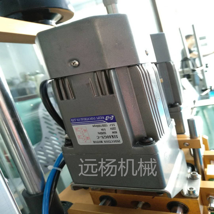 供應(yīng)半自動鎖蓋機(jī)