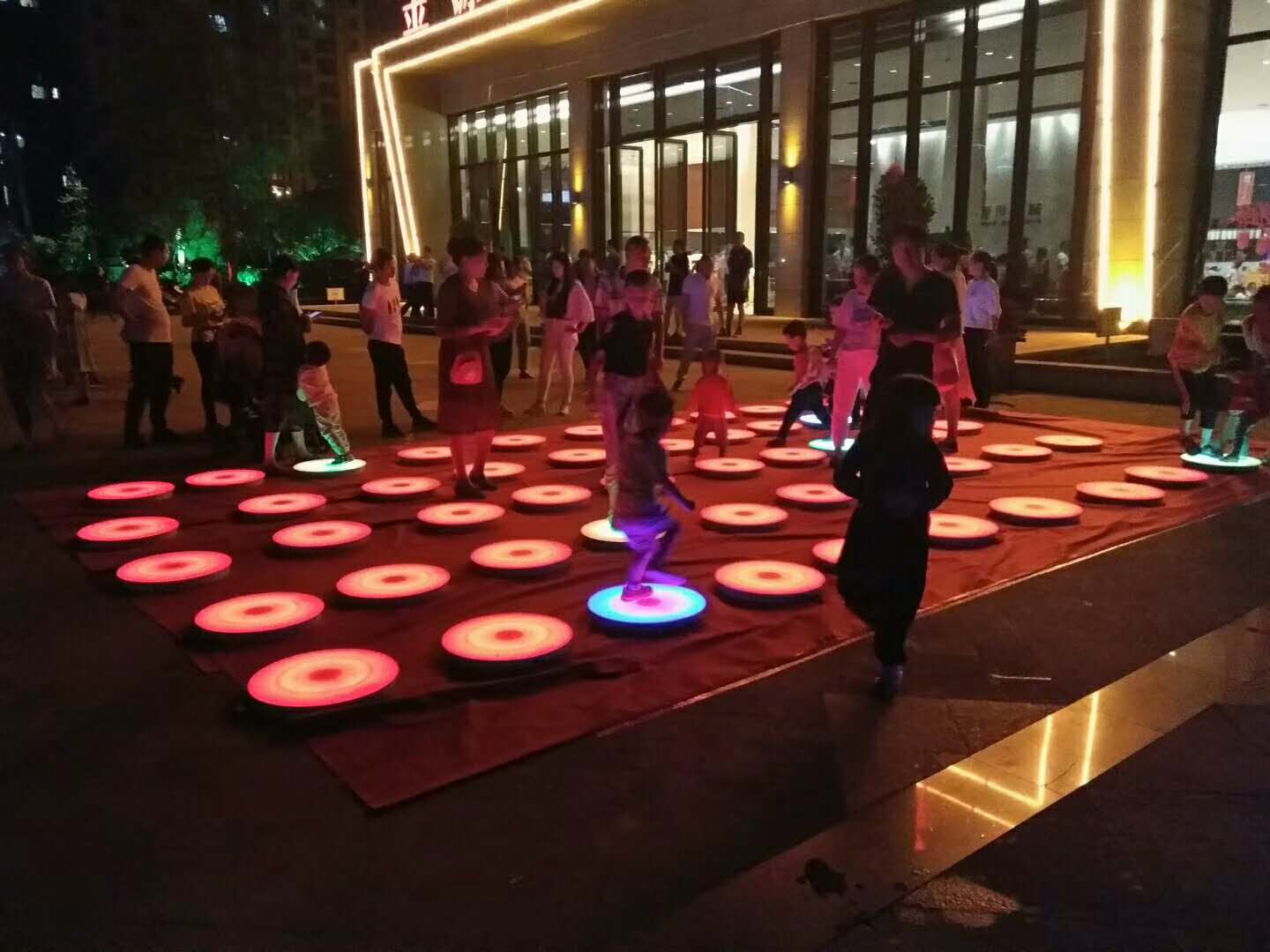 全國大型供應(yīng)租賃銷售彩色跑廠家