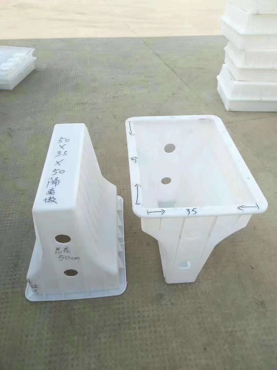 河北開元公路隔離墩塑料模具