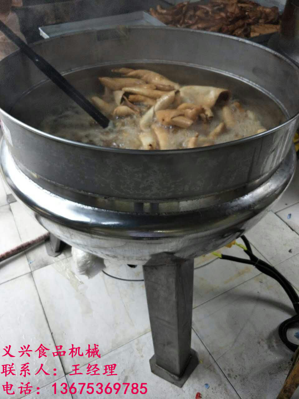 廠家直銷食品廠*設(shè)備夾層鍋，鹵煮鍋，煮鍋    不銹鋼電加熱夾層鍋   食堂熬湯鍋