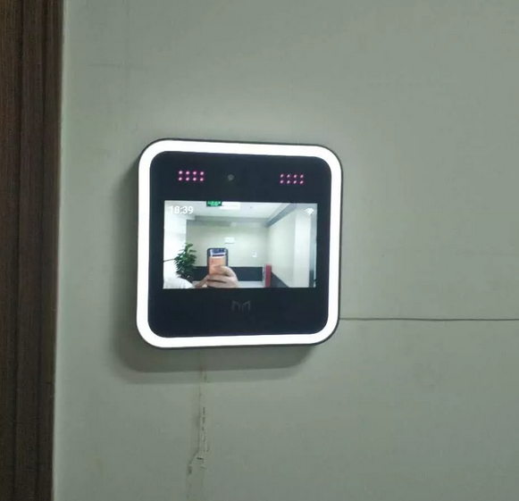 人臉識別門禁提高小區(qū)智能化讓進(jìn)出更方便 1