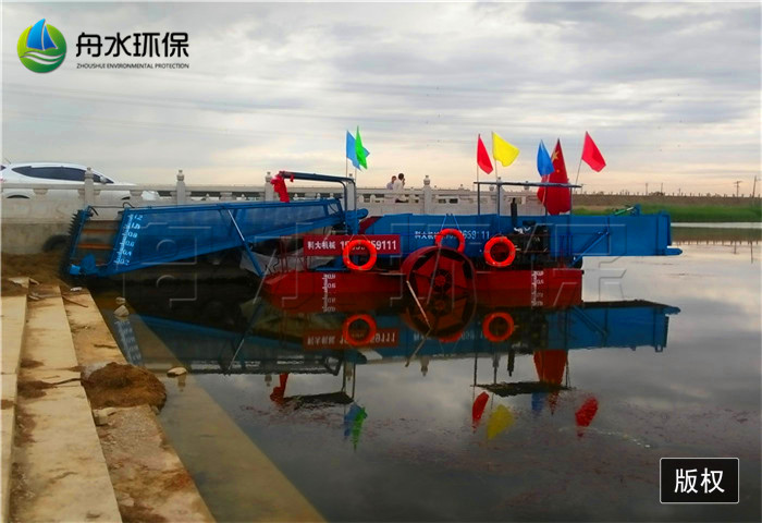 水面割草船河道內(nèi)除草割草船