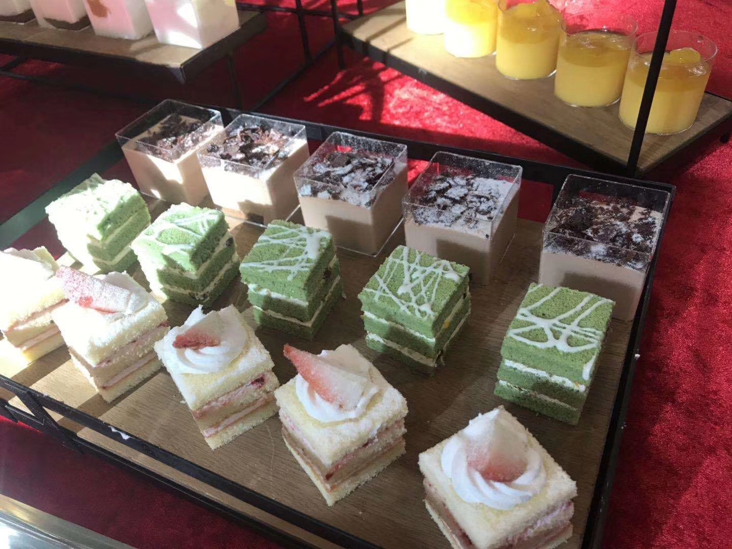 專業(yè)經(jīng)營：精美下午茶、茶歇（茶會）、中西式自助餐 專業(yè)經(jīng)營：精美下午茶、茶歇（茶會