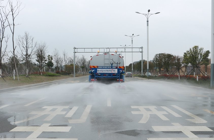 12方東風(fēng)D9灑水車那里有賣(mài)-D9灑水車一臺(tái)多少錢(qián)-那款灑水車*些-東風(fēng)D9灑水車有優(yōu)勢(shì)哪些-湖北灑水車廠家