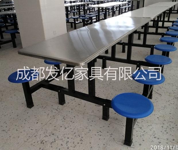 學(xué)校餐廳食堂餐桌快餐座椅成都廠家 不銹鋼食堂餐桌椅 玻璃鋼快餐座椅