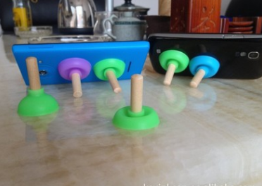 珠三角手機(jī)小配件硅膠小馬桶塞手機(jī)支架硅膠配件