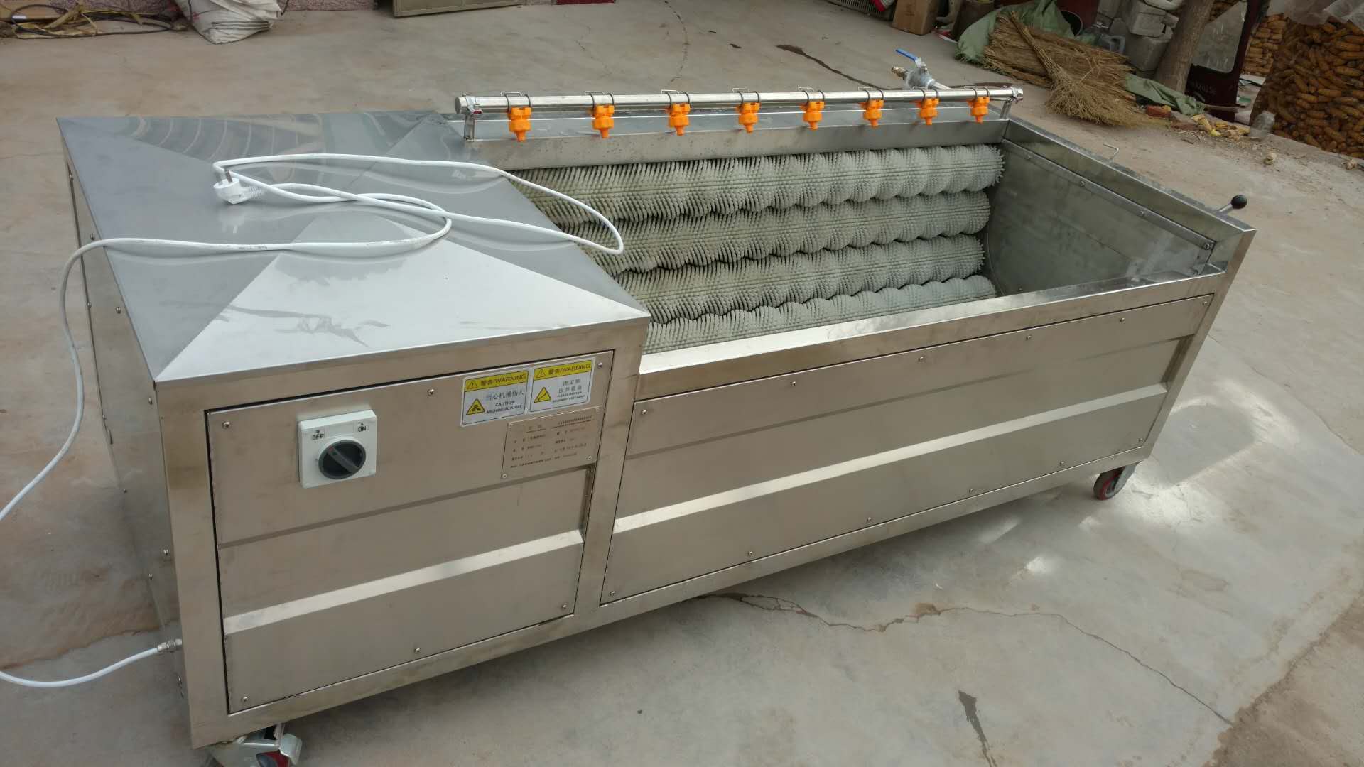 馬鈴薯清洗機 山藥毛輥去皮機 連續(xù)去皮清洗機 果蔬清洗設(shè)備