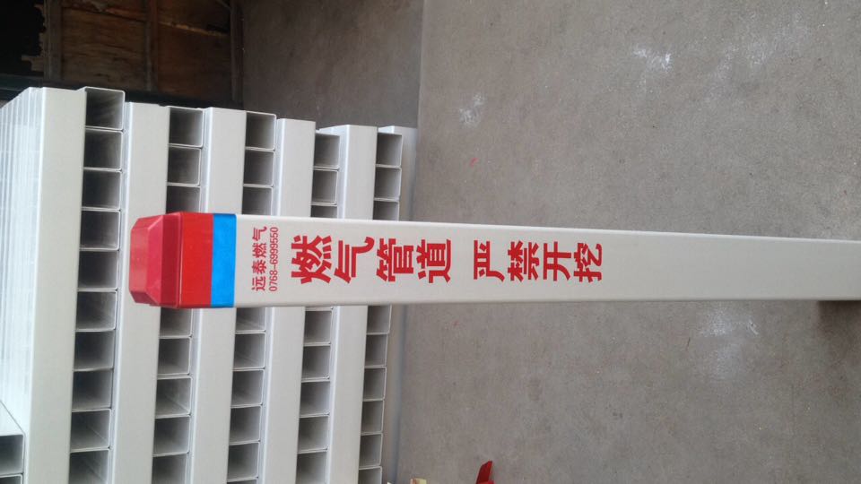 水泥標識樁圖片 PVC標示樁規(guī)格 玻璃鋼標志樁廠家