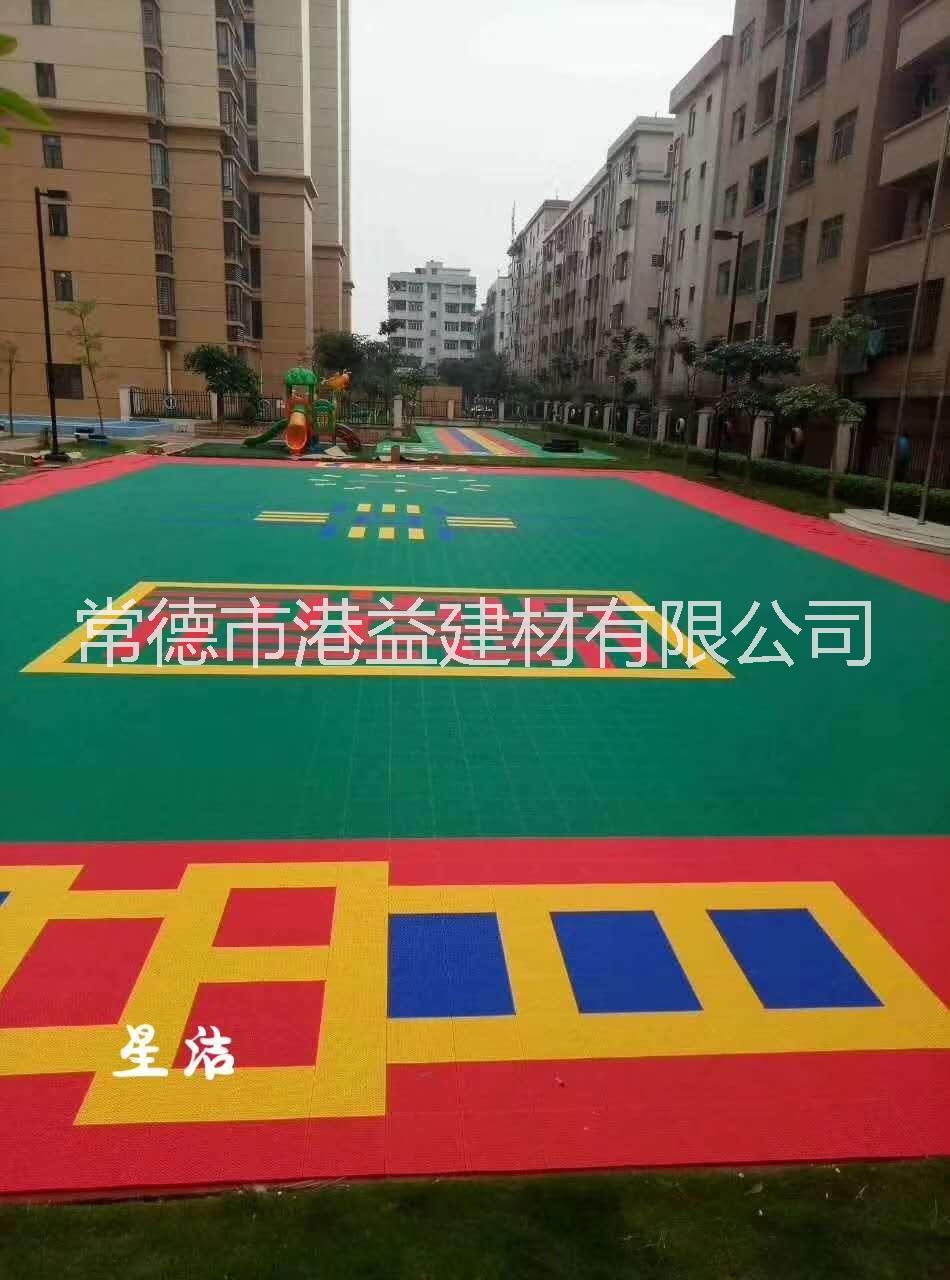 懸浮拼裝地板室外運(yùn)動(dòng)場地板廠價(jià)直銷 常德益陽張家界塑膠運(yùn)動(dòng)場地板批發(fā)