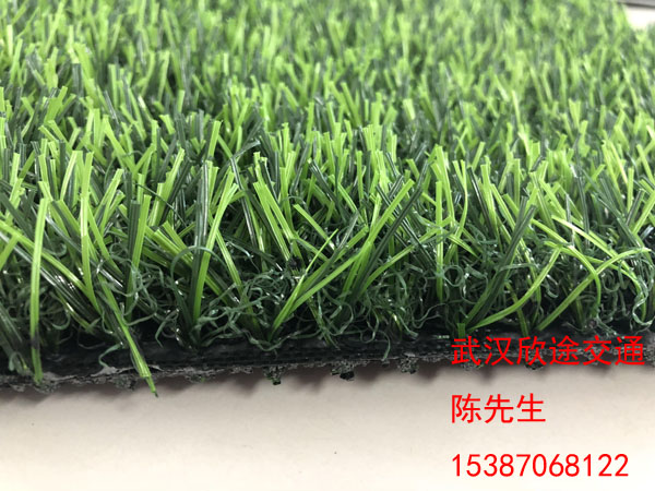 文明施工多做一點(diǎn)，讓施工圍擋工地外墻都披上綠色草皮吧 人工仿真草皮圍擋