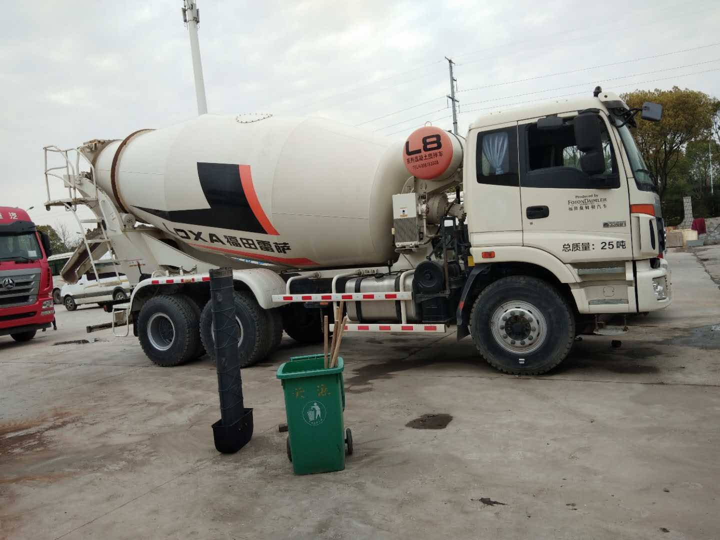 供應(yīng)庫存積壓福田雷薩12方攪拌車